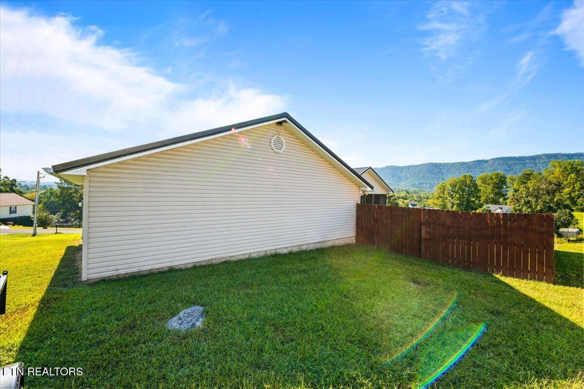1143 Earnhart, LaFollette
