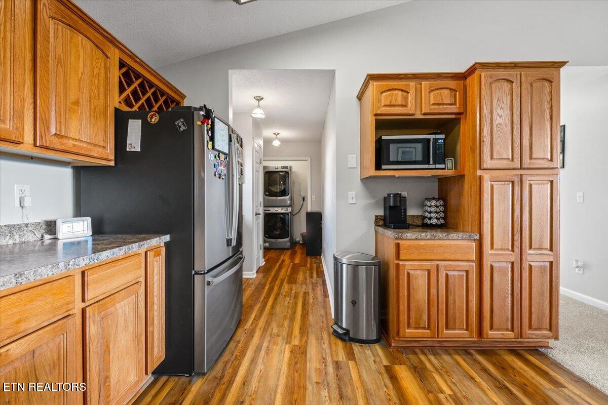 1143 Earnhart, LaFollette