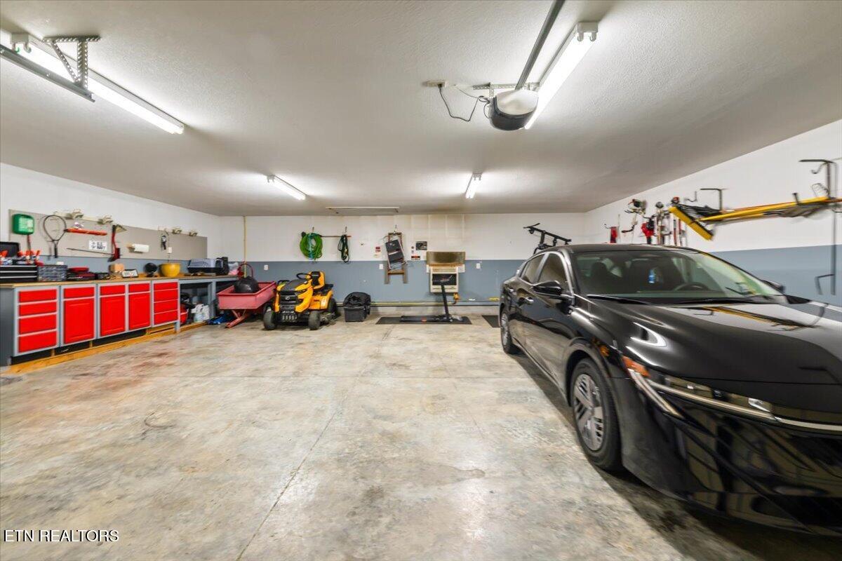1143 Earnhart, LaFollette