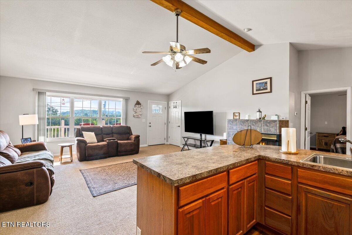 1143 Earnhart, LaFollette