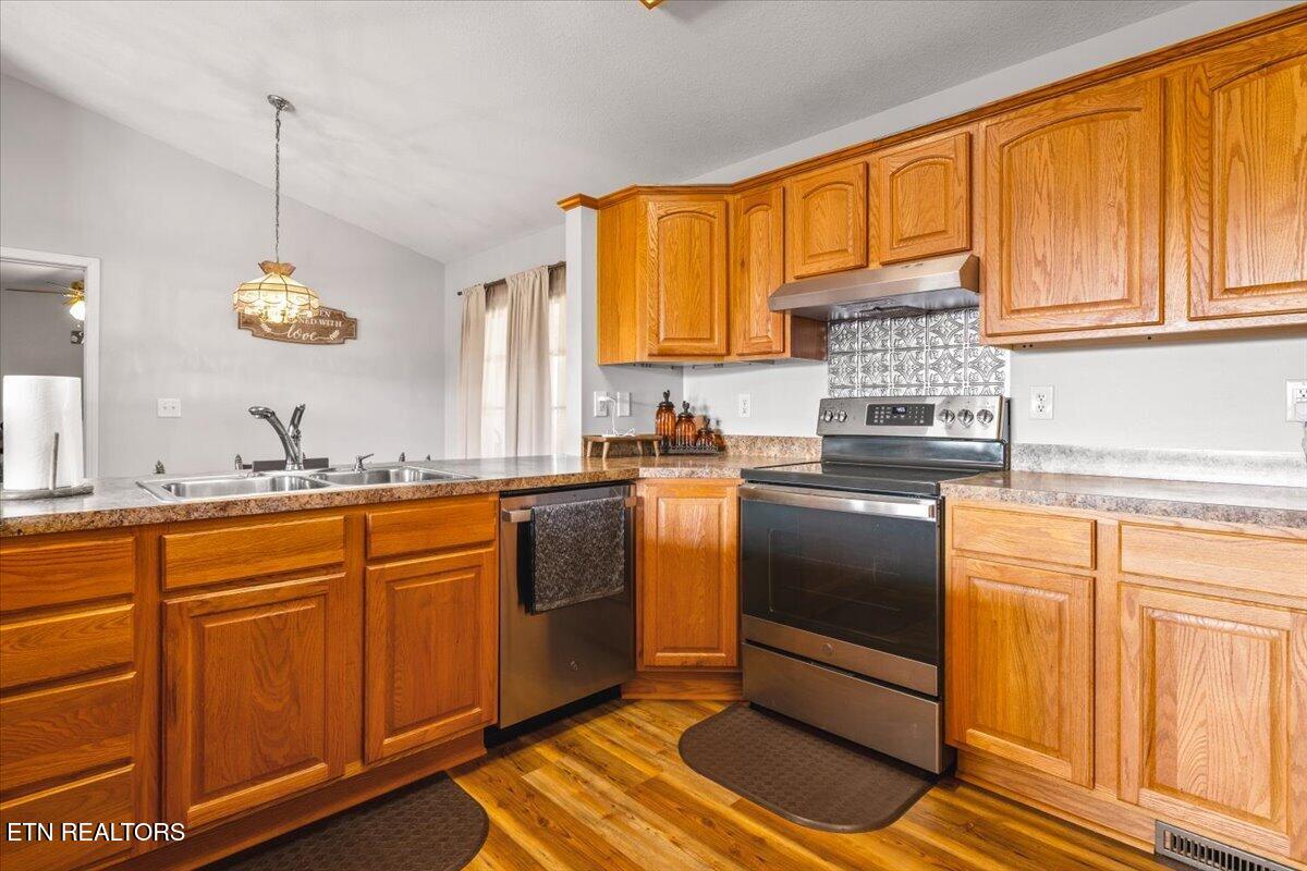 1143 Earnhart, LaFollette