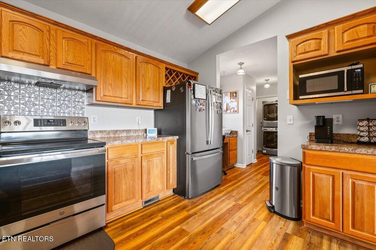 1143 Earnhart, LaFollette
