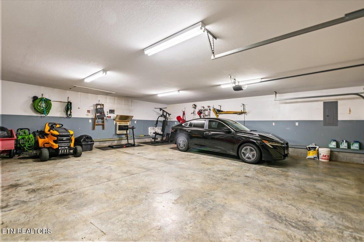 1143 Earnhart, LaFollette