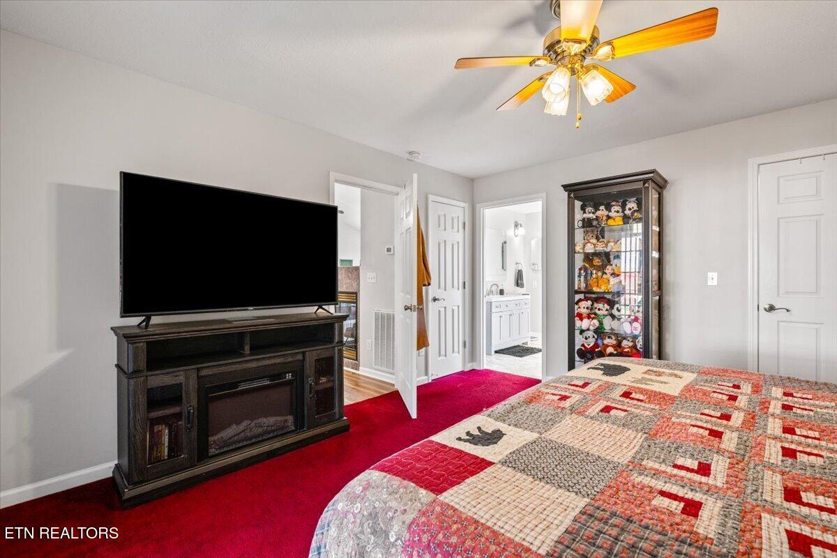 1143 Earnhart, LaFollette
