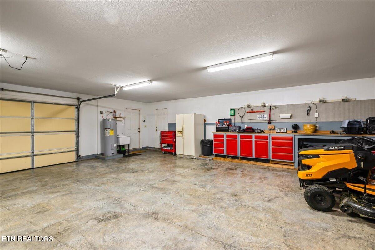 1143 Earnhart, LaFollette