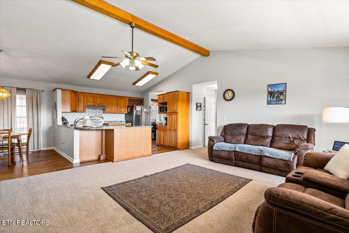 1143 Earnhart, LaFollette