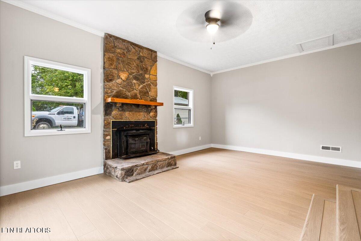 219 W Bowman Circle, LaFollette