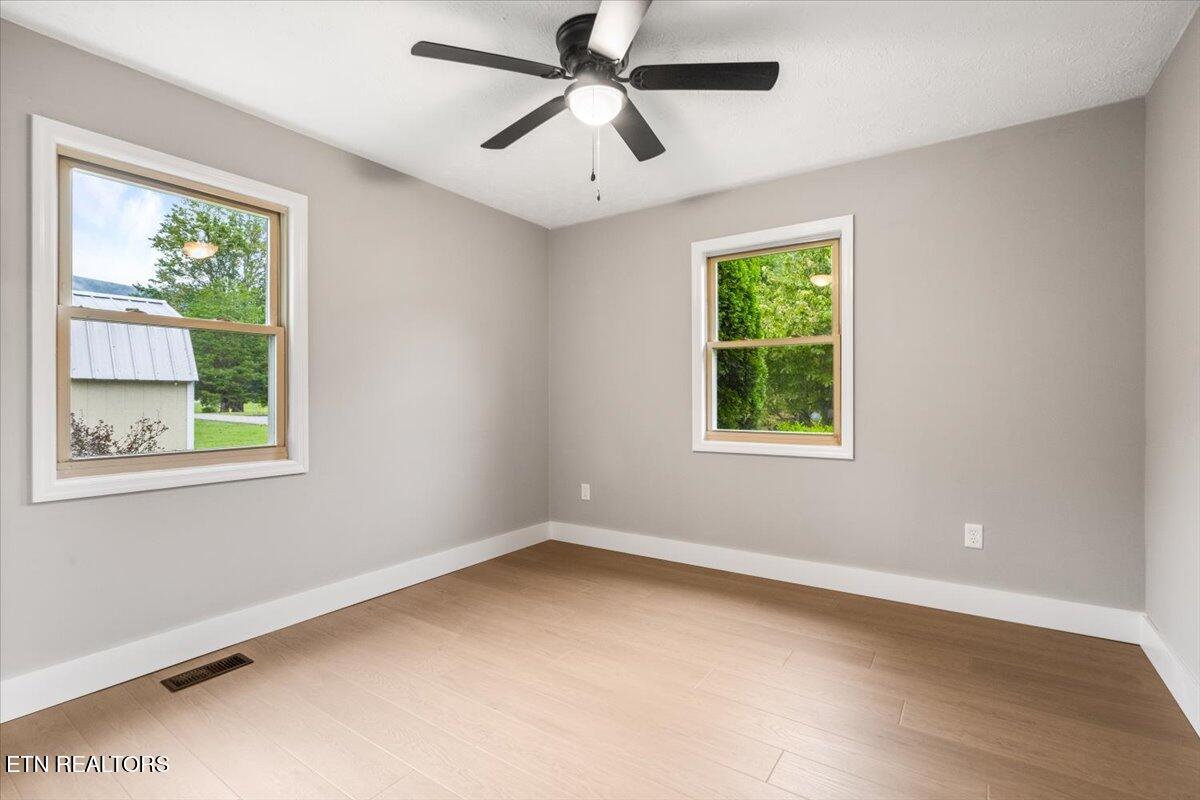 219 W Bowman Circle, LaFollette