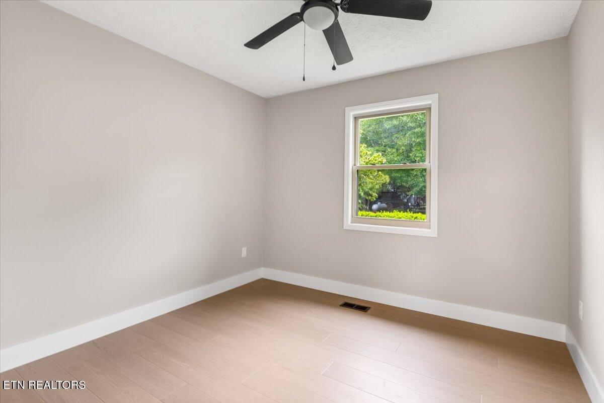 219 W Bowman Circle, LaFollette