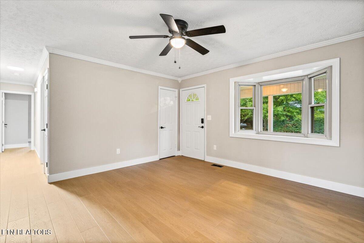 219 W Bowman Circle, LaFollette