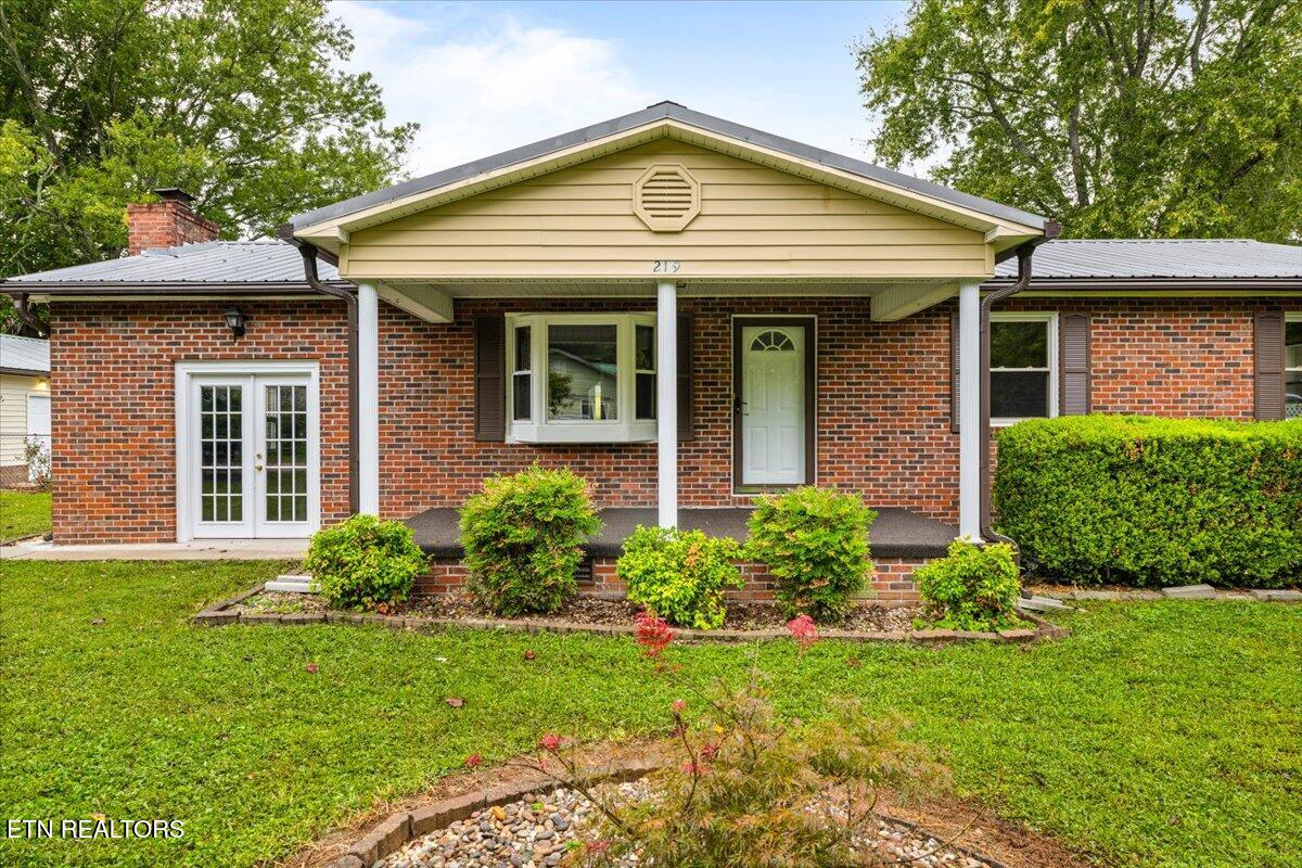 219 W Bowman Circle, LaFollette