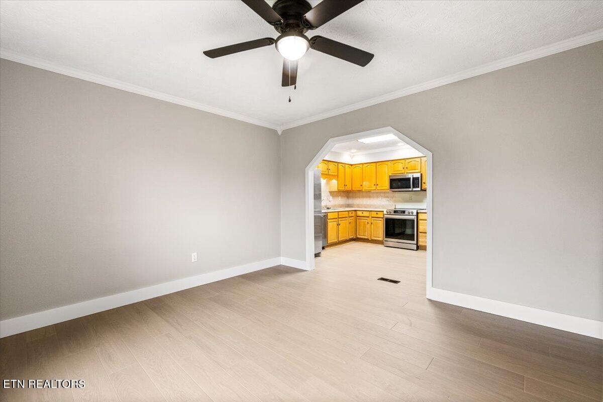 219 W Bowman Circle, LaFollette
