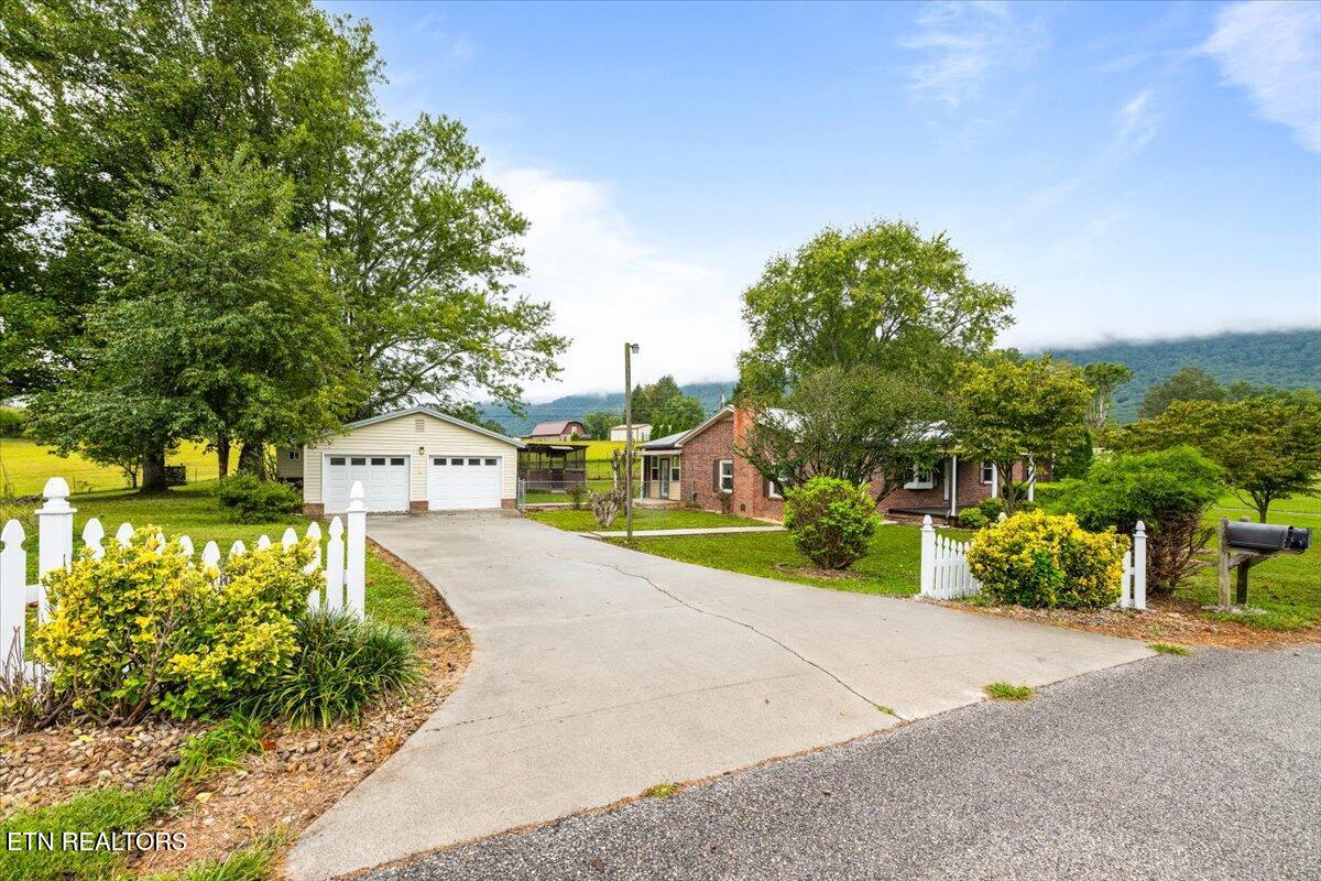 219 W Bowman Circle, LaFollette