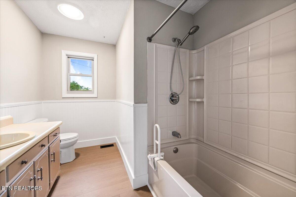 219 W Bowman Circle, LaFollette