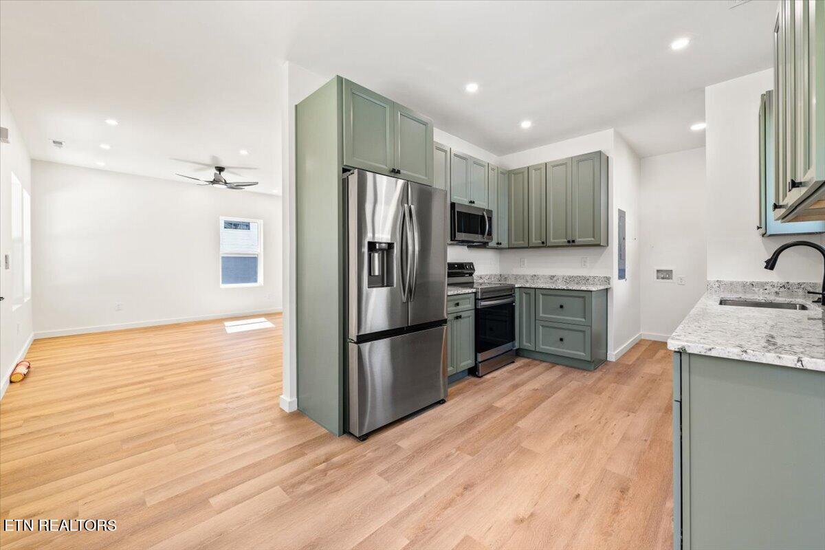 400 Plaza St