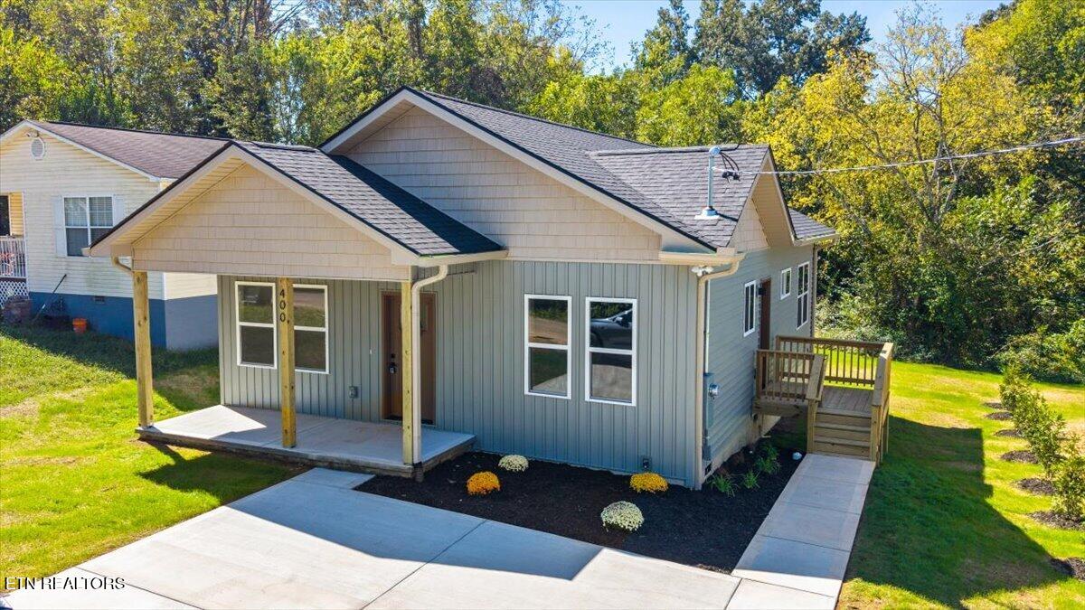 400 Plaza St