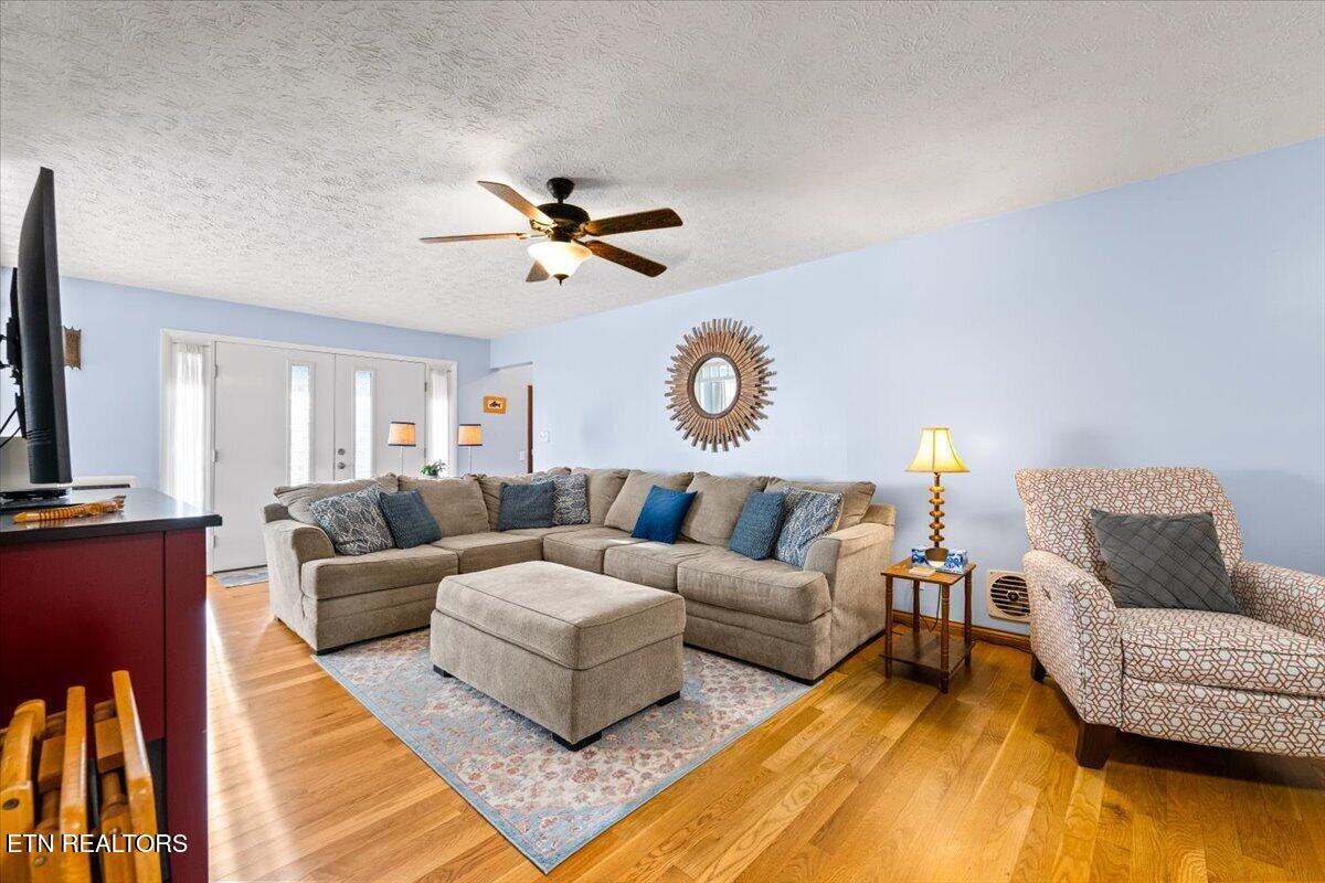 328 Brown Crest Rd, LaFollette
