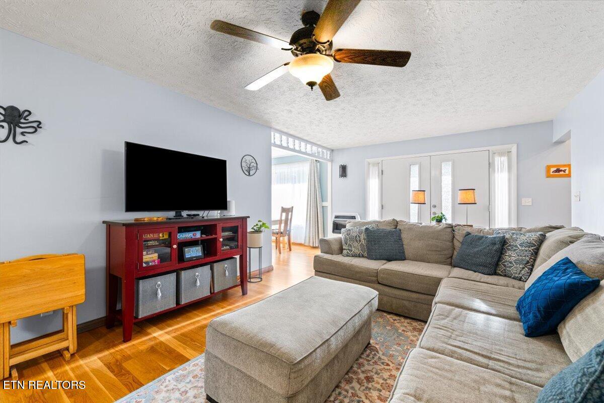 328 Brown Crest Rd, LaFollette
