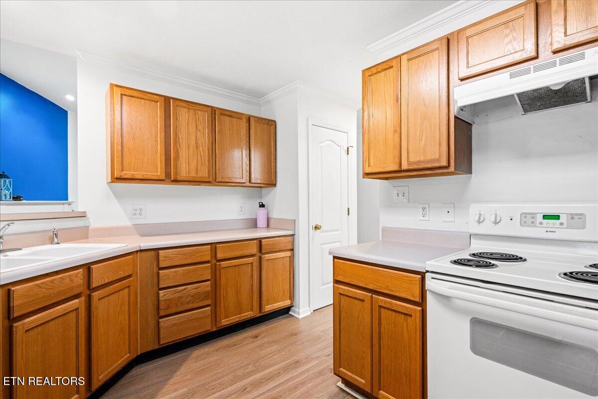 7037 La Christa Way