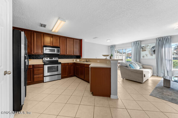 411 WALNUT Drive, St. Johns