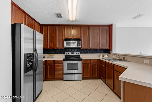 411 WALNUT Drive, St. Johns
