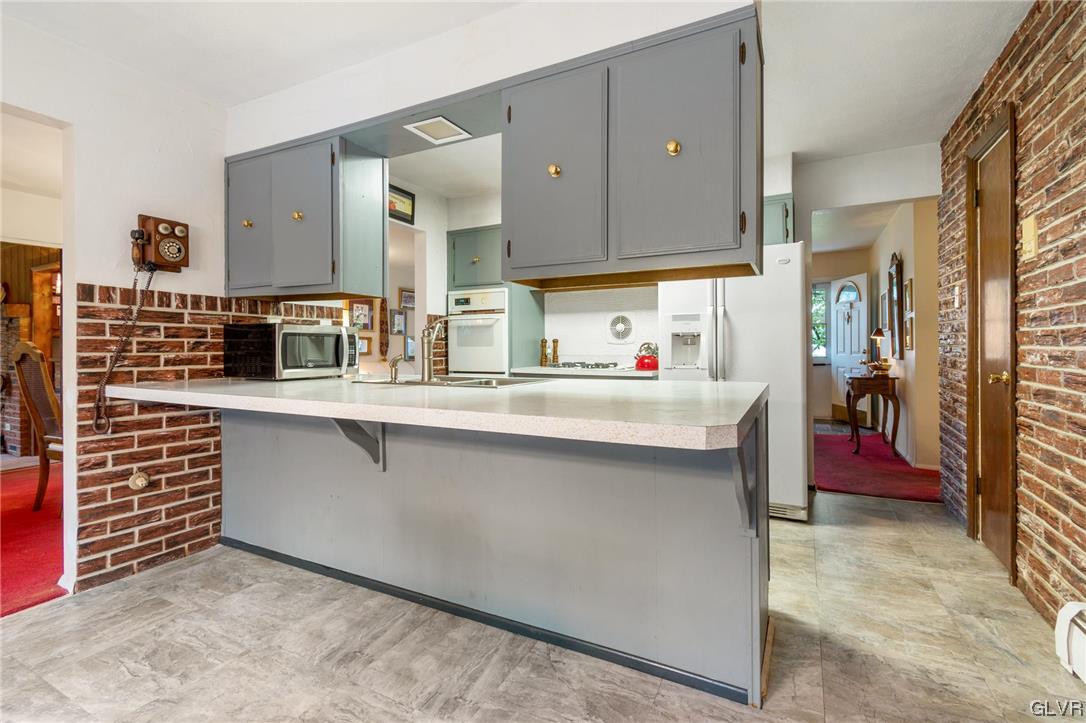 7302 Hillcrest Drive