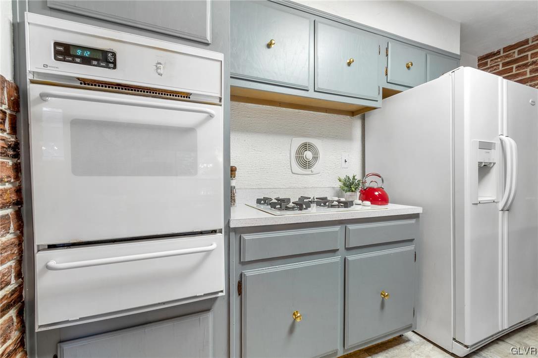 7302 Hillcrest Drive