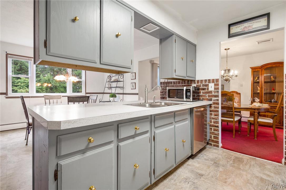 7302 Hillcrest Drive