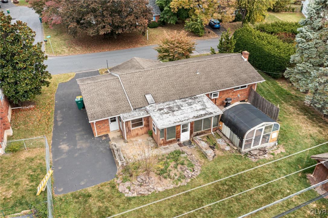 7106 Heather Road