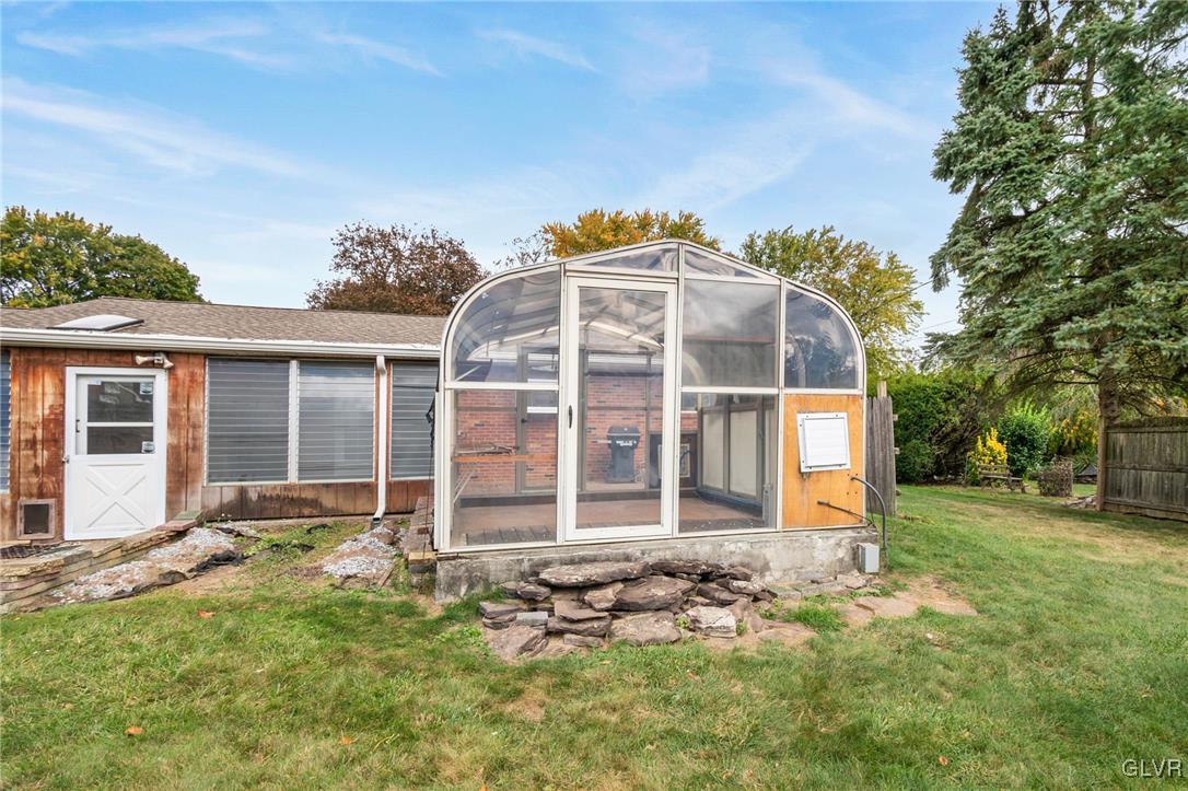 7106 Heather Road