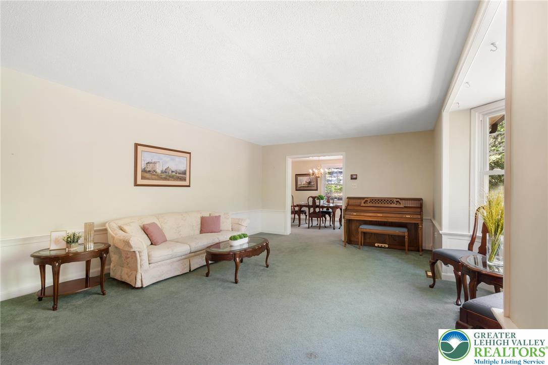 3694 Hawthorne Drive