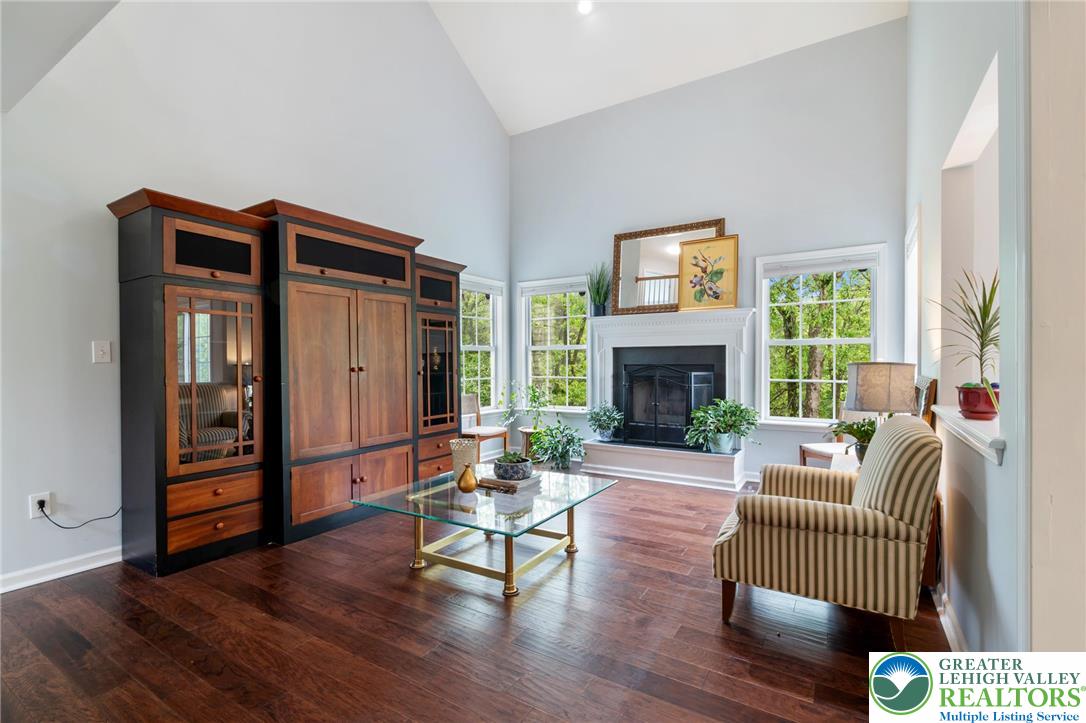 2238 Oakwood Court