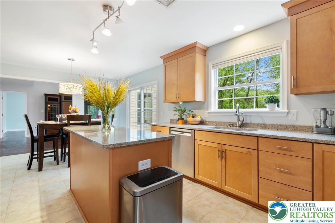 2238 Oakwood Court