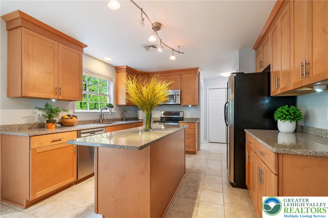 2238 Oakwood Court