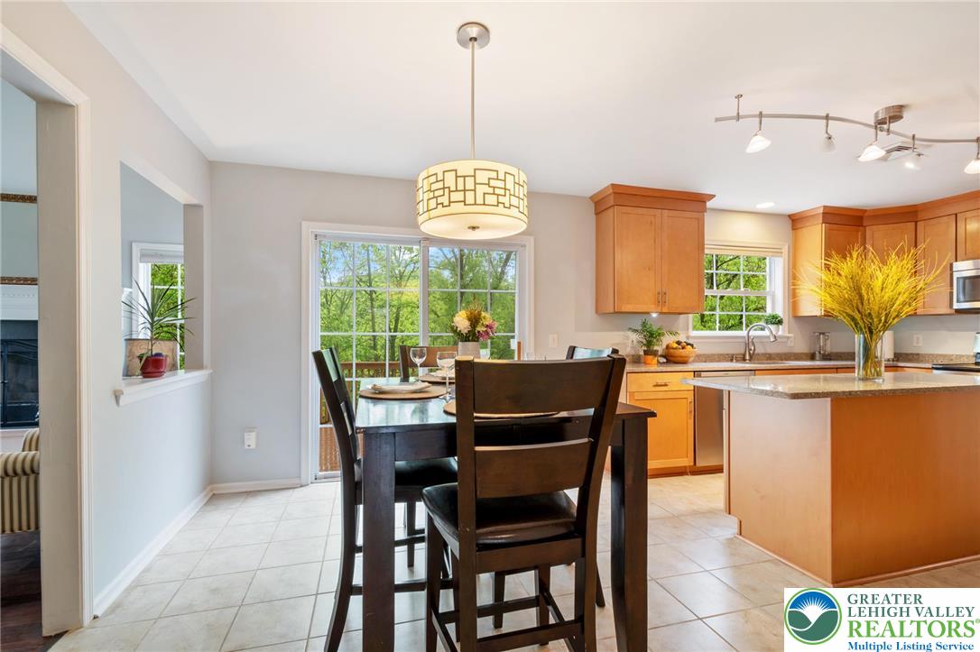 2238 Oakwood Court