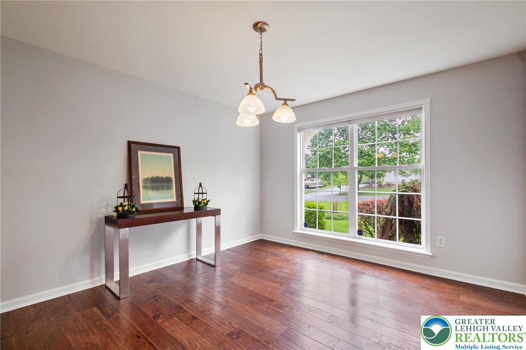 2238 Oakwood Court