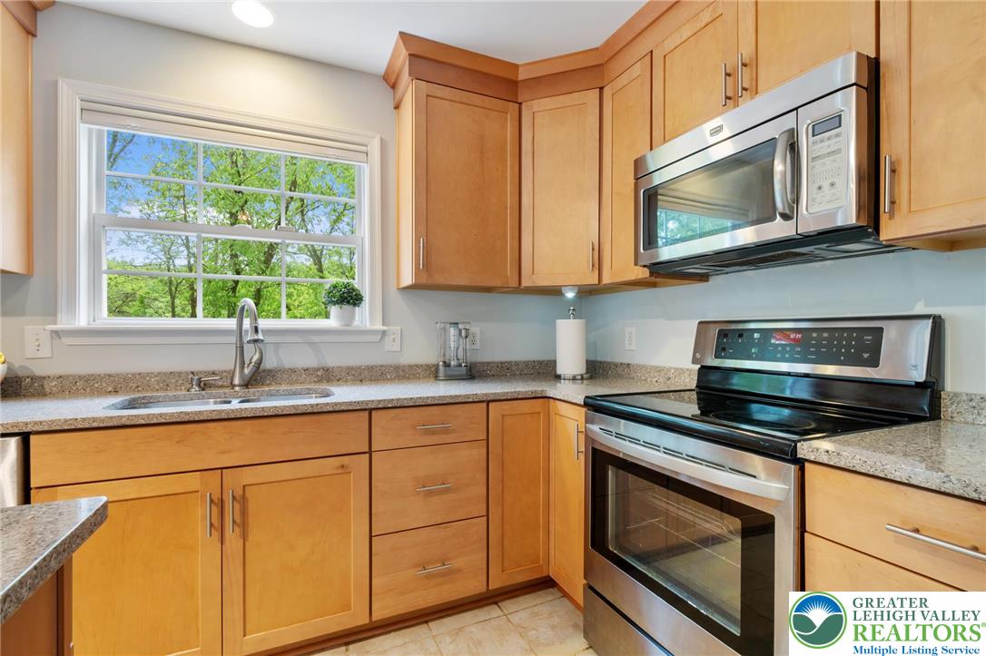 2238 Oakwood Court