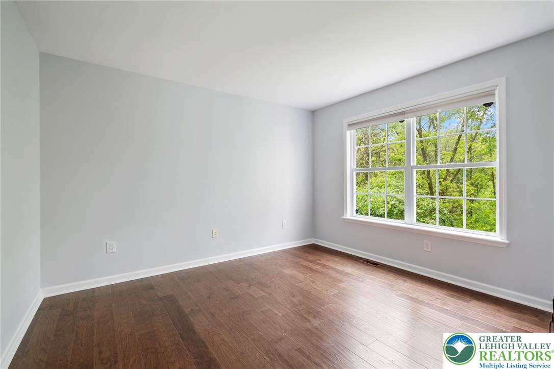 2238 Oakwood Court