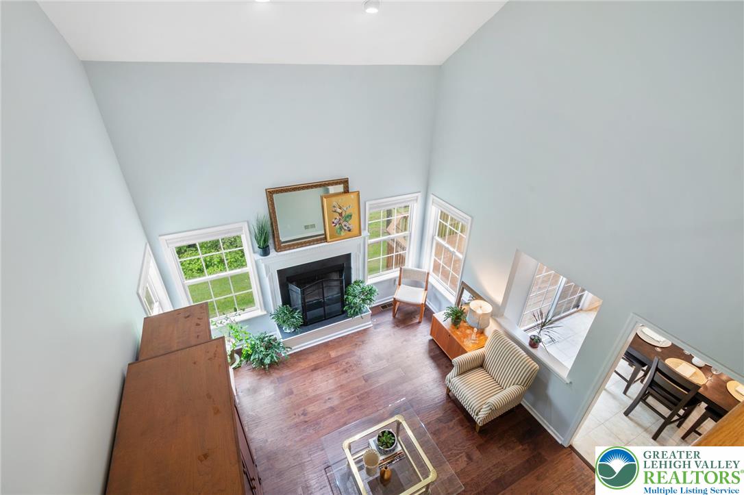 2238 Oakwood Court