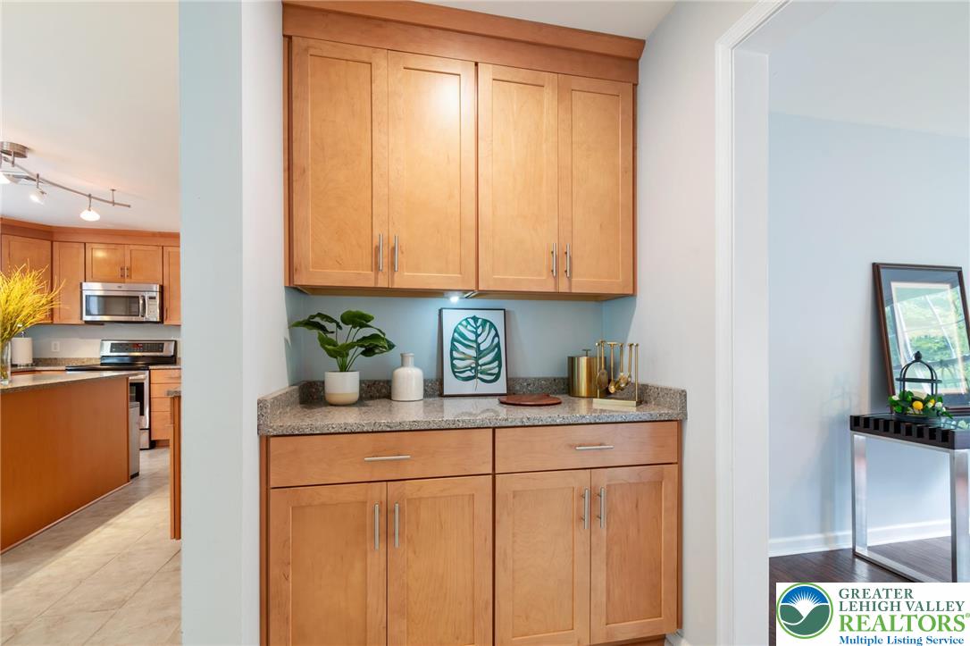 2238 Oakwood Court