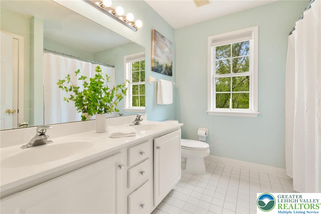 2238 Oakwood Court
