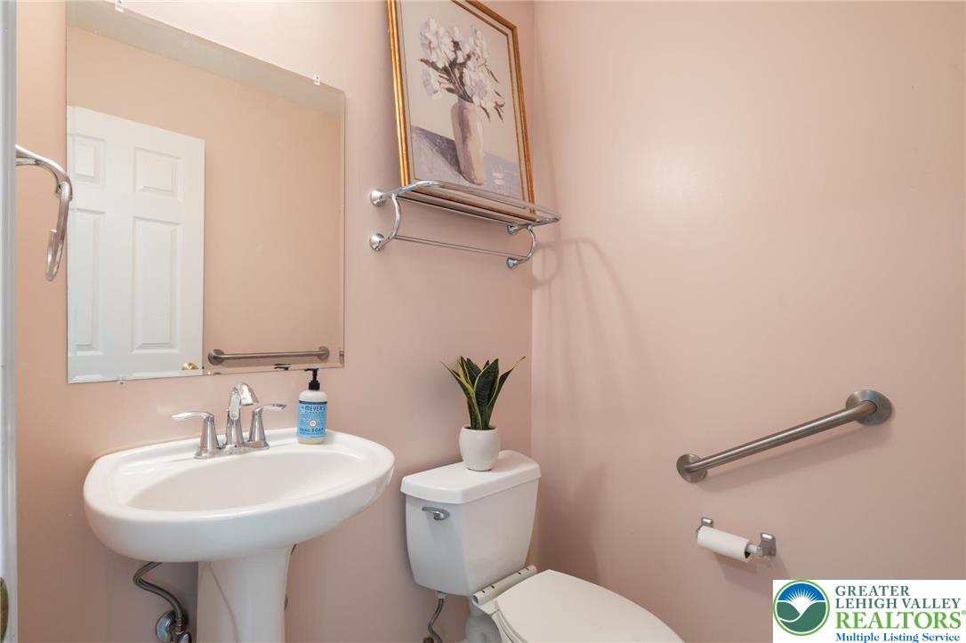 2238 Oakwood Court