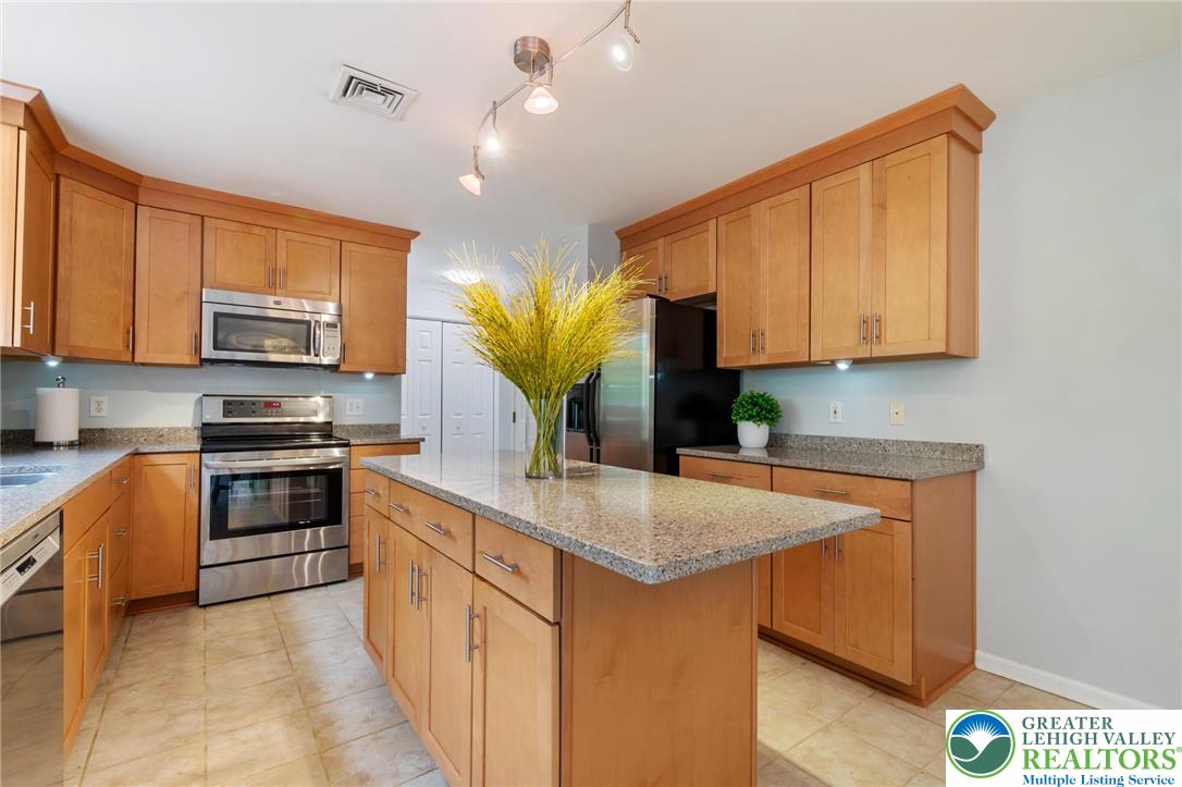 2238 Oakwood Court