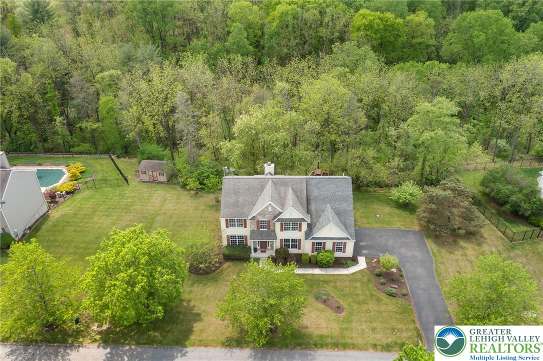 2238 Oakwood Court