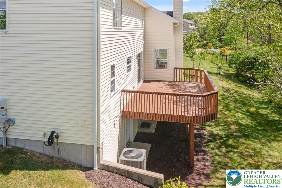 2238 Oakwood Court