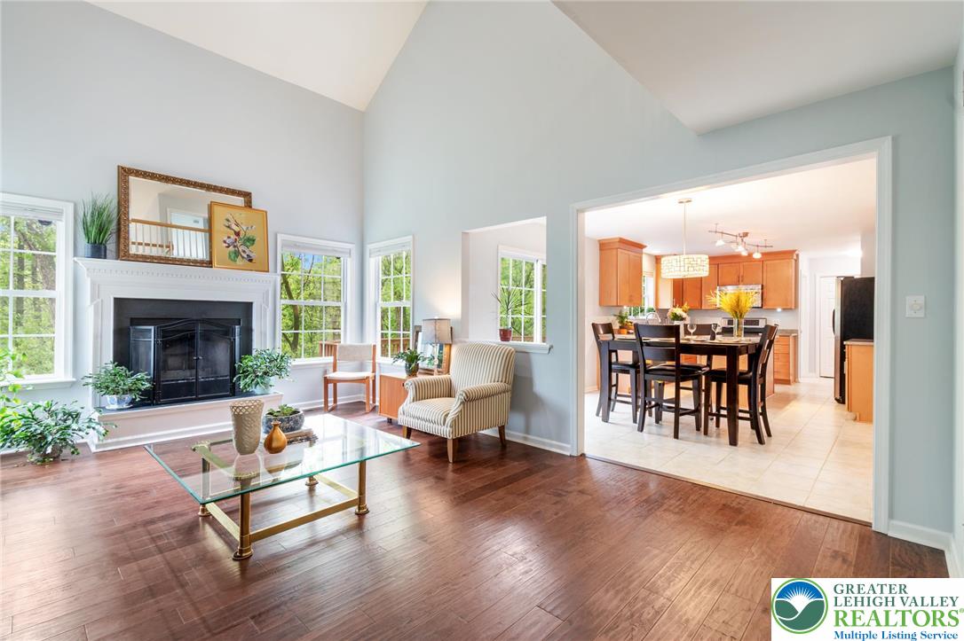 2238 Oakwood Court