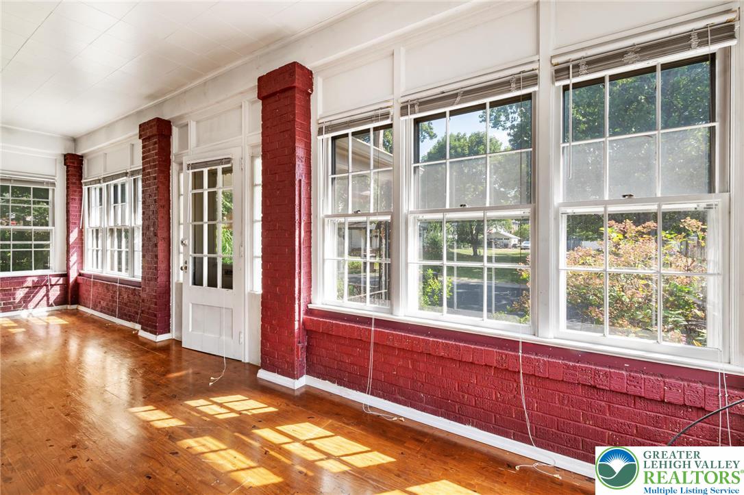 2022 Greenawalds Avenue