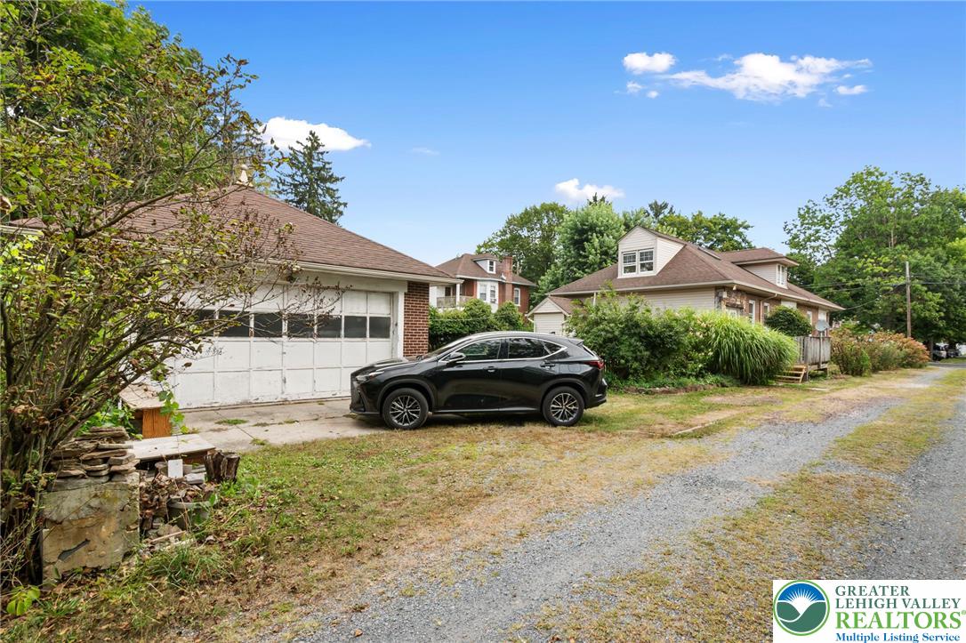 2022 Greenawalds Avenue