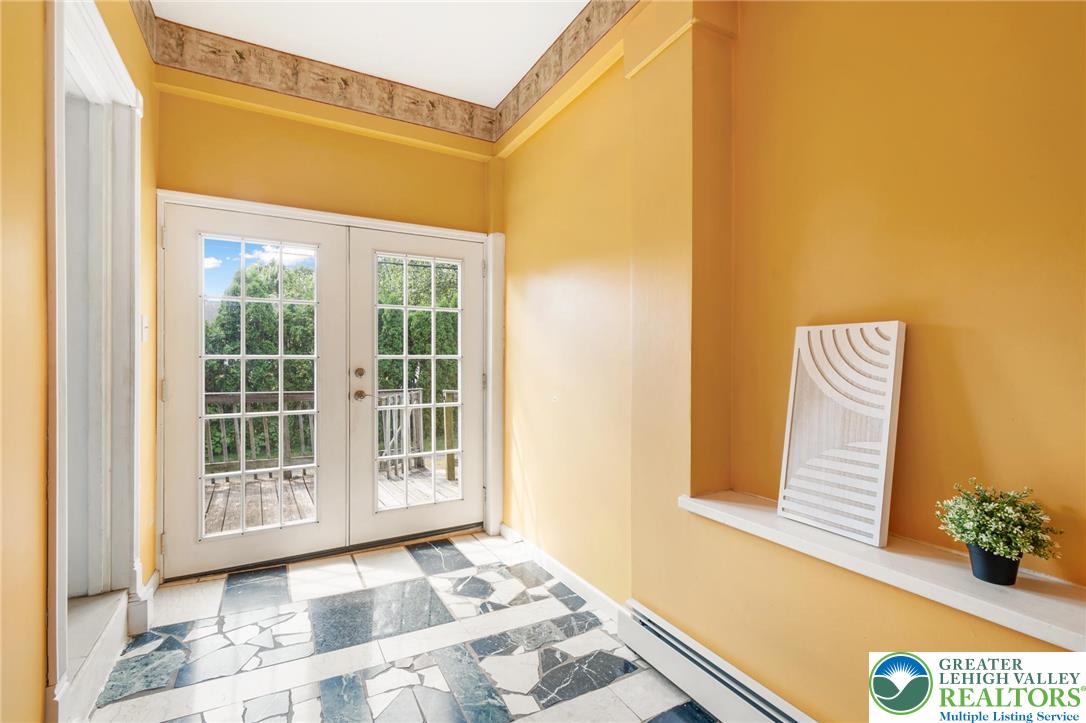 2022 Greenawalds Avenue