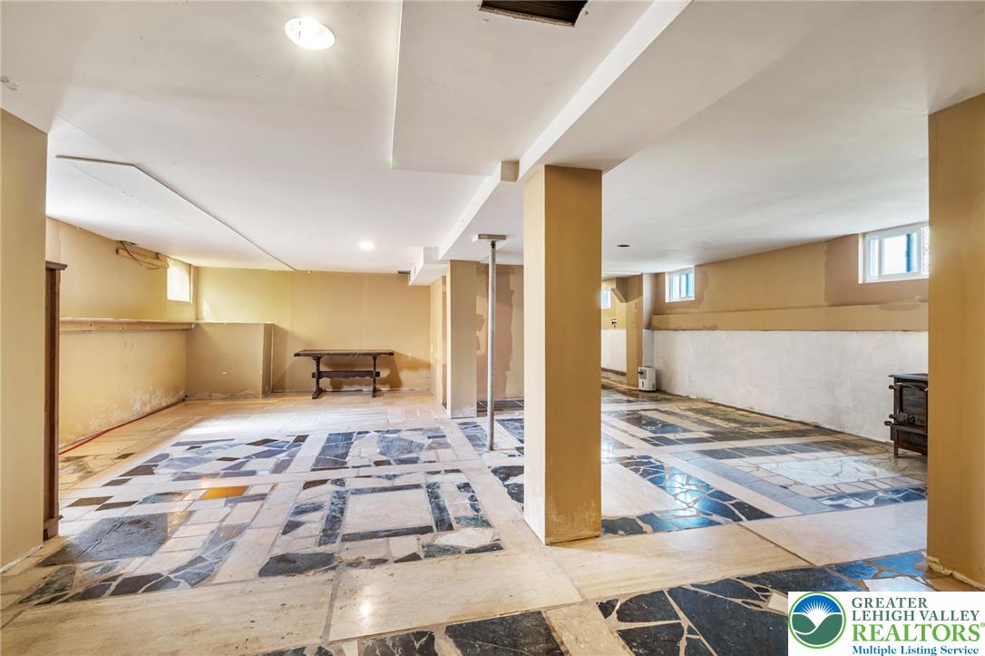 2022 Greenawalds Avenue